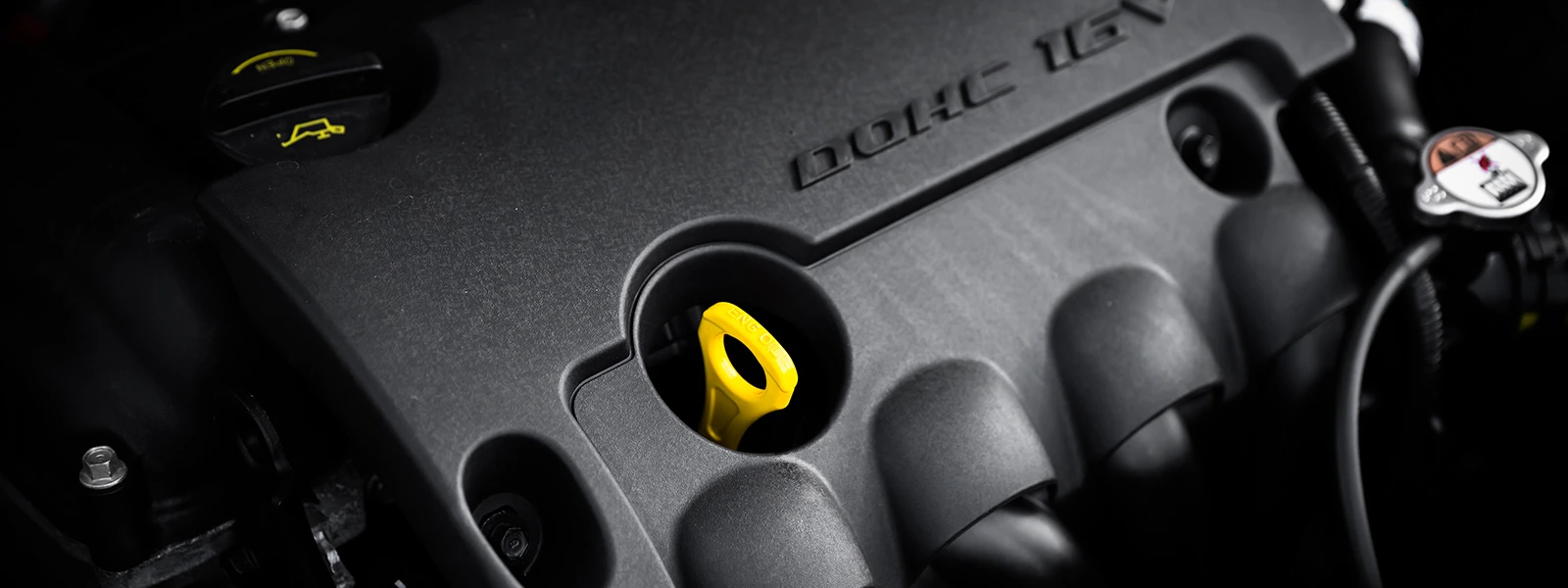 What does a Valve Cover do in an Engine？