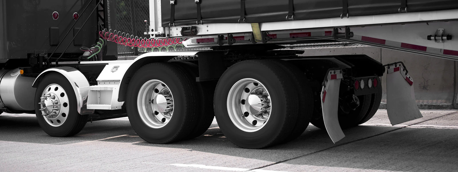 How Long Do Mud Flaps Have to Be on a Semi Truck？