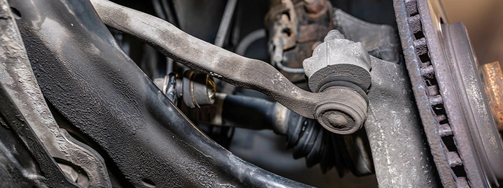 What Does a Steering Knuckle Do？