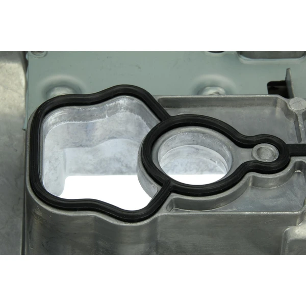 ÜRO Parts GM1416782 Engine Valve Cover